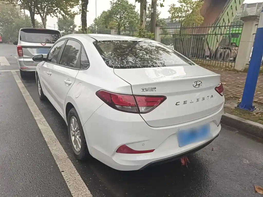 Hyundai Elantra — миниатюра 5