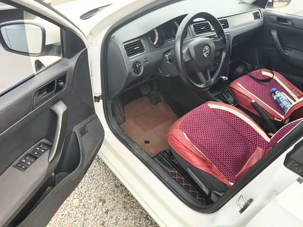 Skoda Rapid Spaceback — миниатюра 16