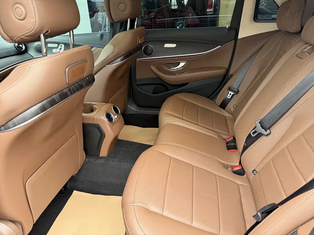 Mercedes-Benz E-Class — миниатюра 13