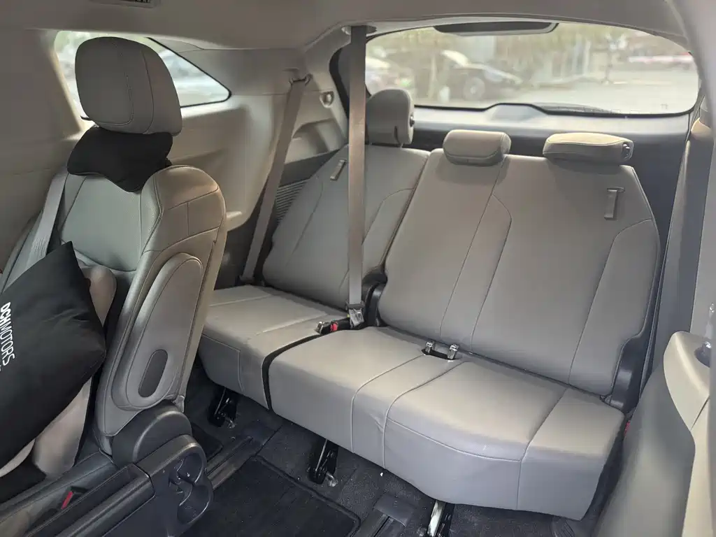 Toyota Granvia — миниатюра 7