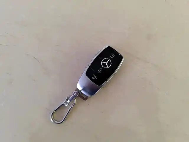 Mercedes-Benz E-Class — миниатюра 19