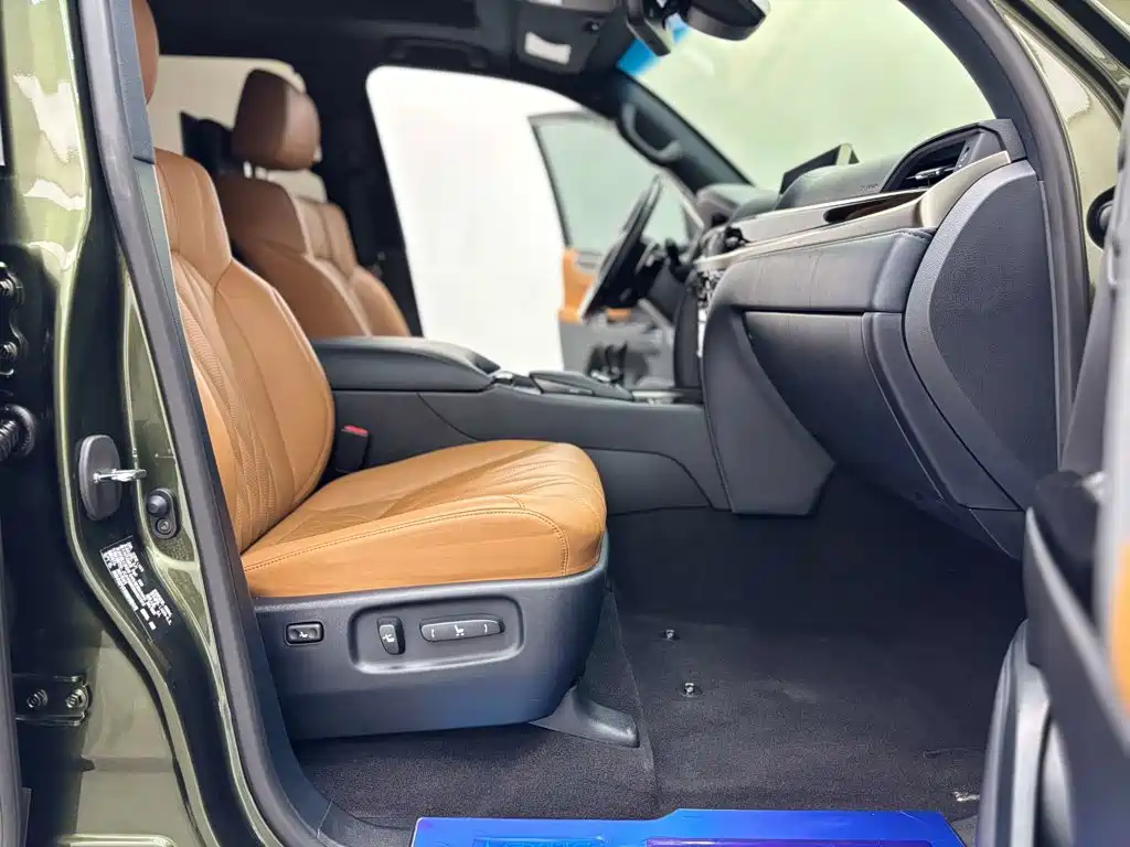 Lexus LX — миниатюра 23