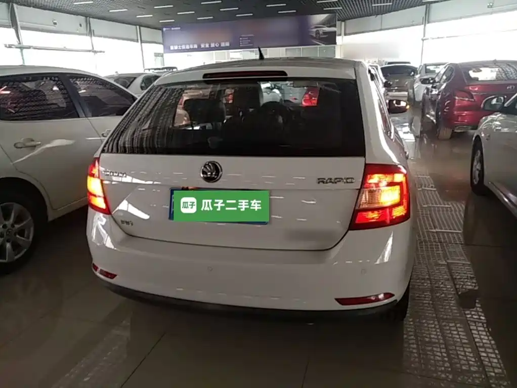 Skoda Rapid Spaceback — миниатюра 6