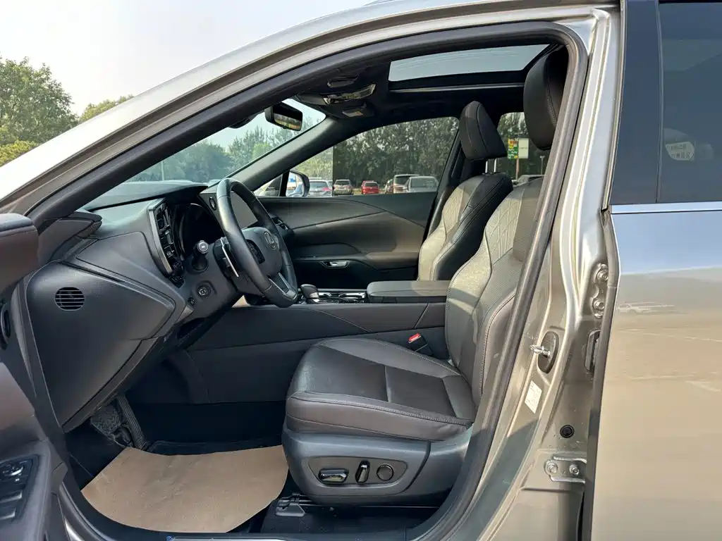 Lexus RX — миниатюра 9