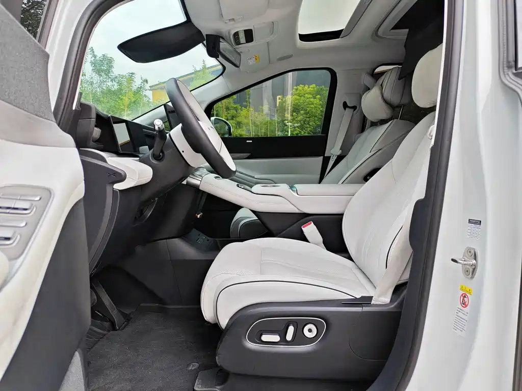 XPeng X9 — миниатюра 4
