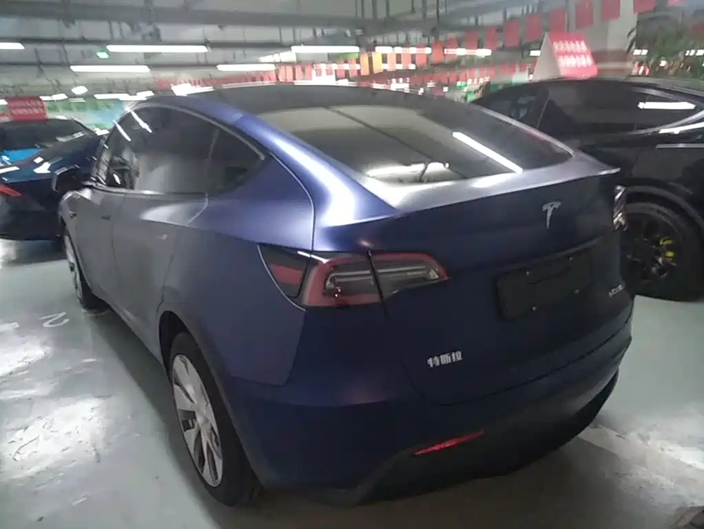 Tesla Model Y — миниатюра 5