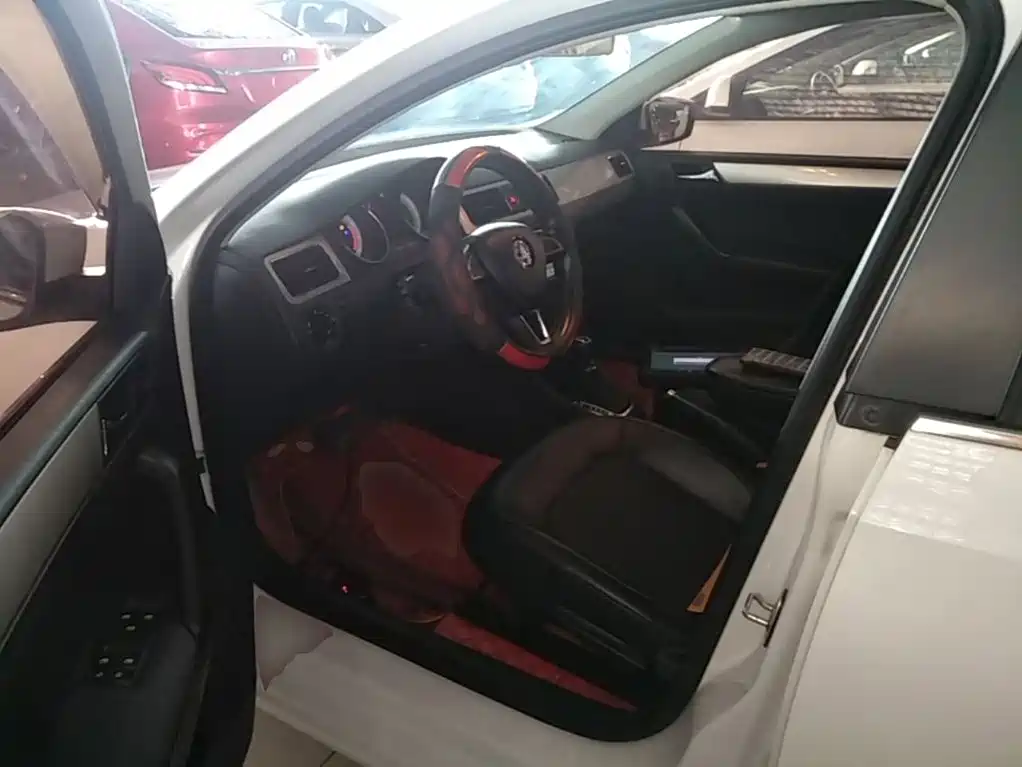Skoda Rapid Spaceback — миниатюра 16