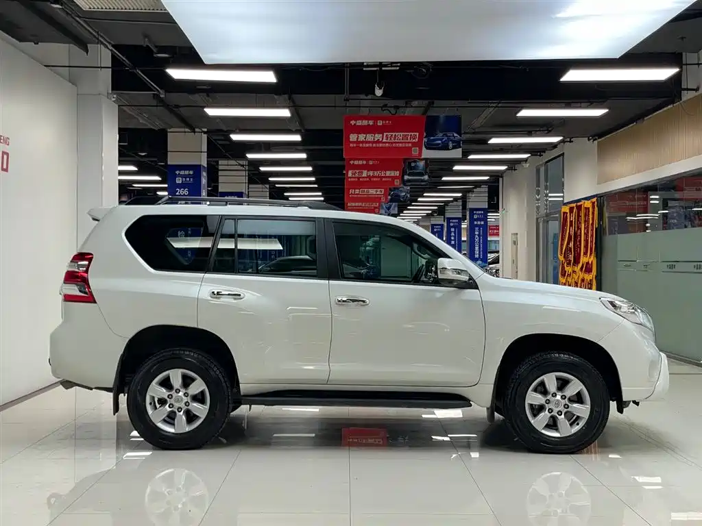 Toyota Land Cruiser Prado 2016 2.7L AT Standard