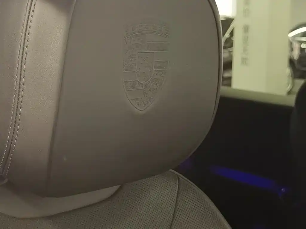 Porsche Cayenne — миниатюра 4