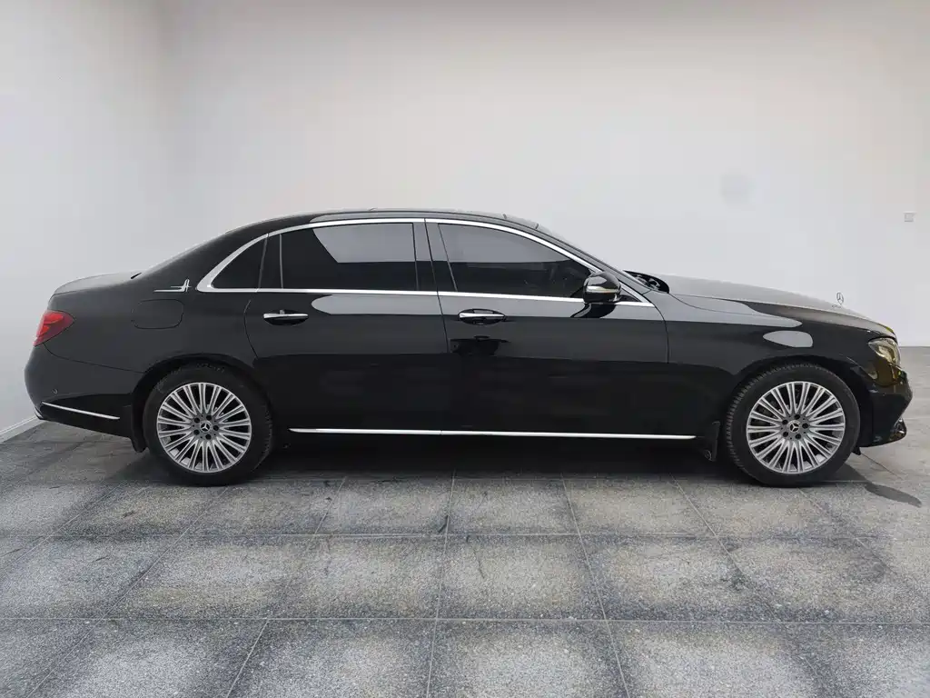 Mercedes-Benz E-Class — миниатюра 3