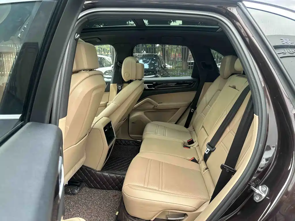 Porsche Cayenne — миниатюра 13