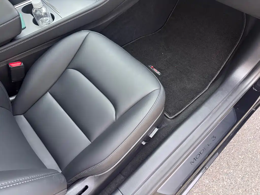 Tesla Model 3 — миниатюра 17