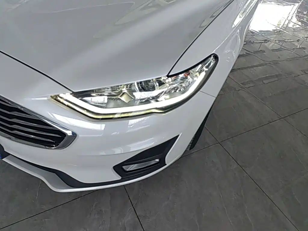 Ford Mondeo — миниатюра 24