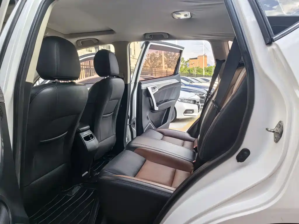Geely Vision X6 — миниатюра 11