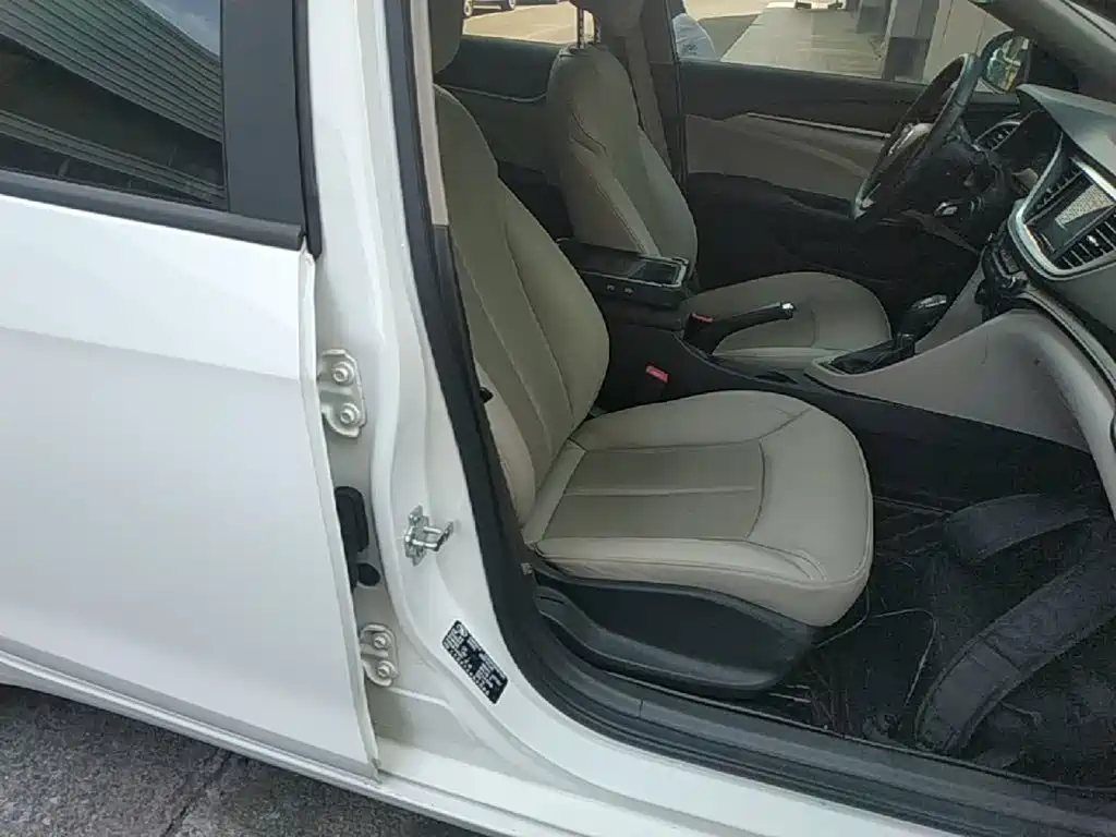 Buick Excelle — миниатюра 25