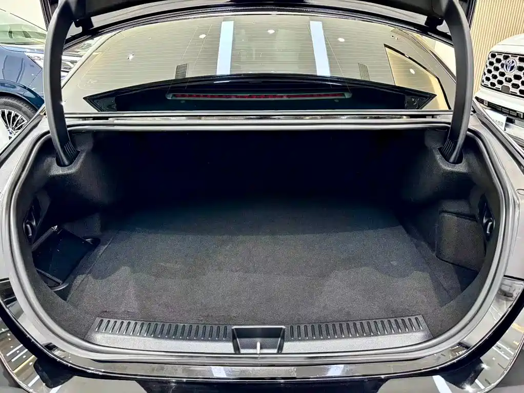 Mercedes-Benz E-Class New Energy — миниатюра 12
