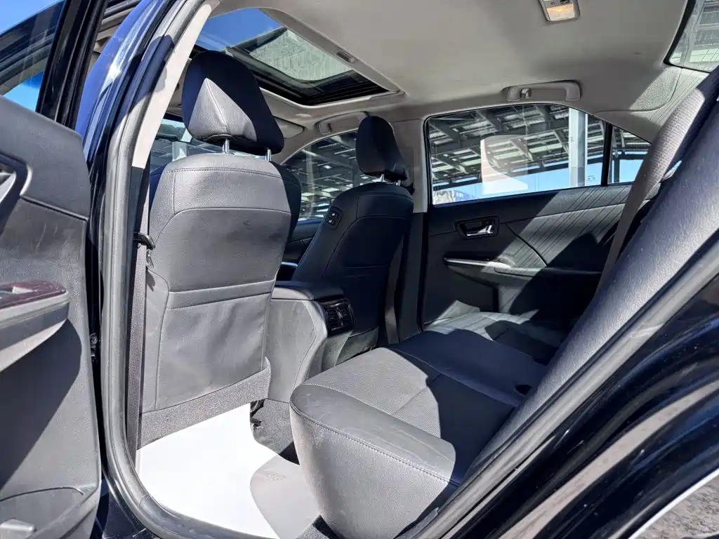Toyota Camry — миниатюра 16