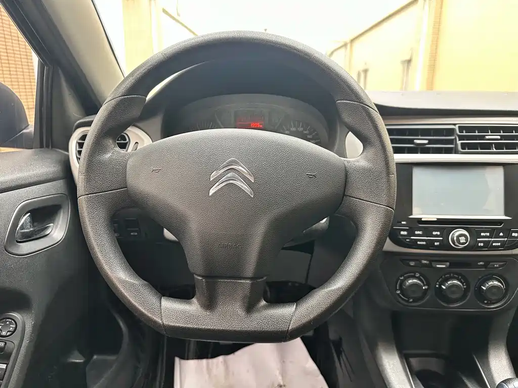 Citroen Elysee — миниатюра 11