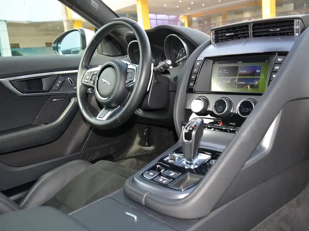 Jaguar F-TYPE — миниатюра 13