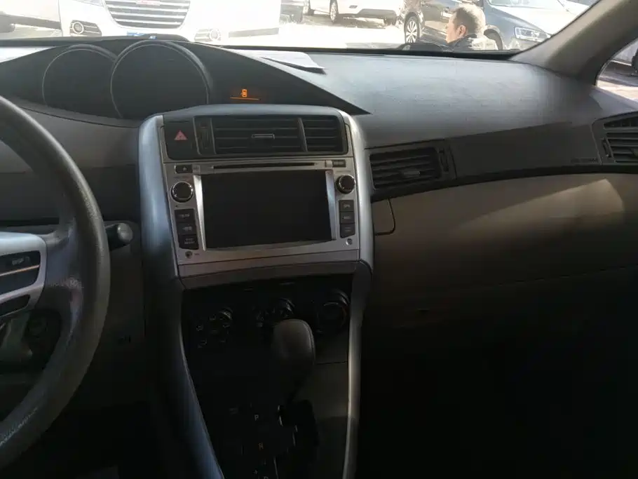 Toyota Verso — миниатюра 13