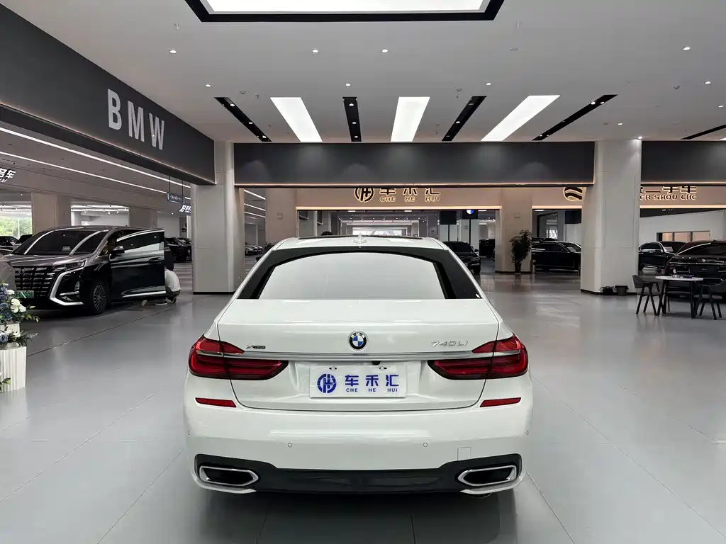 BMW 7 Series — миниатюра 6