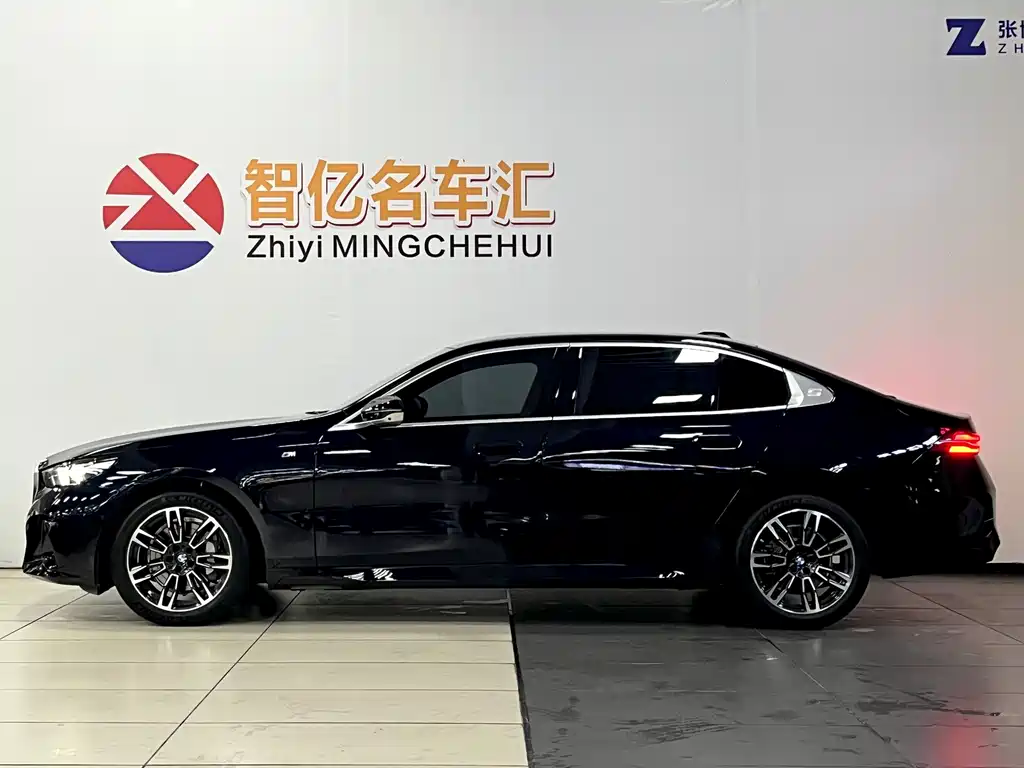 BMW 5 Series — миниатюра 3