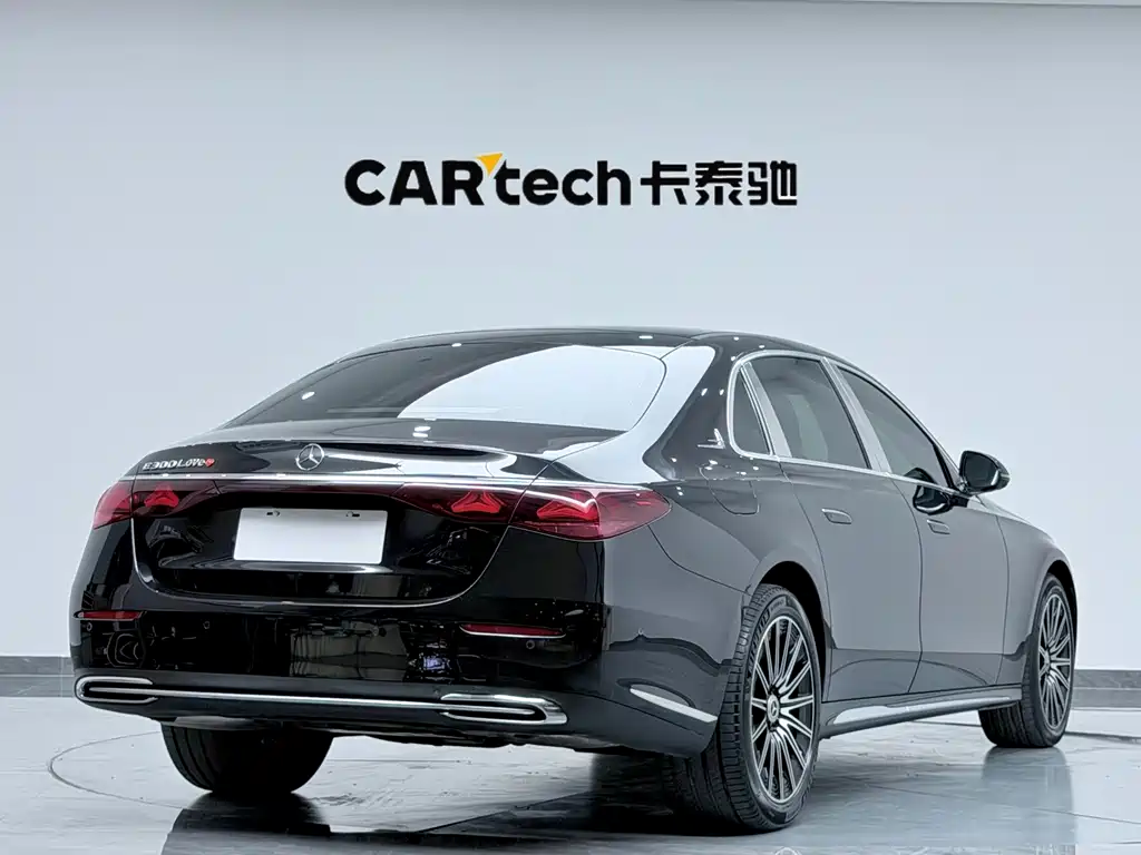 Mercedes-Benz E-Class — миниатюра 7