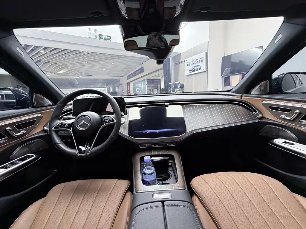 Mercedes-Benz E-Class — миниатюра 24