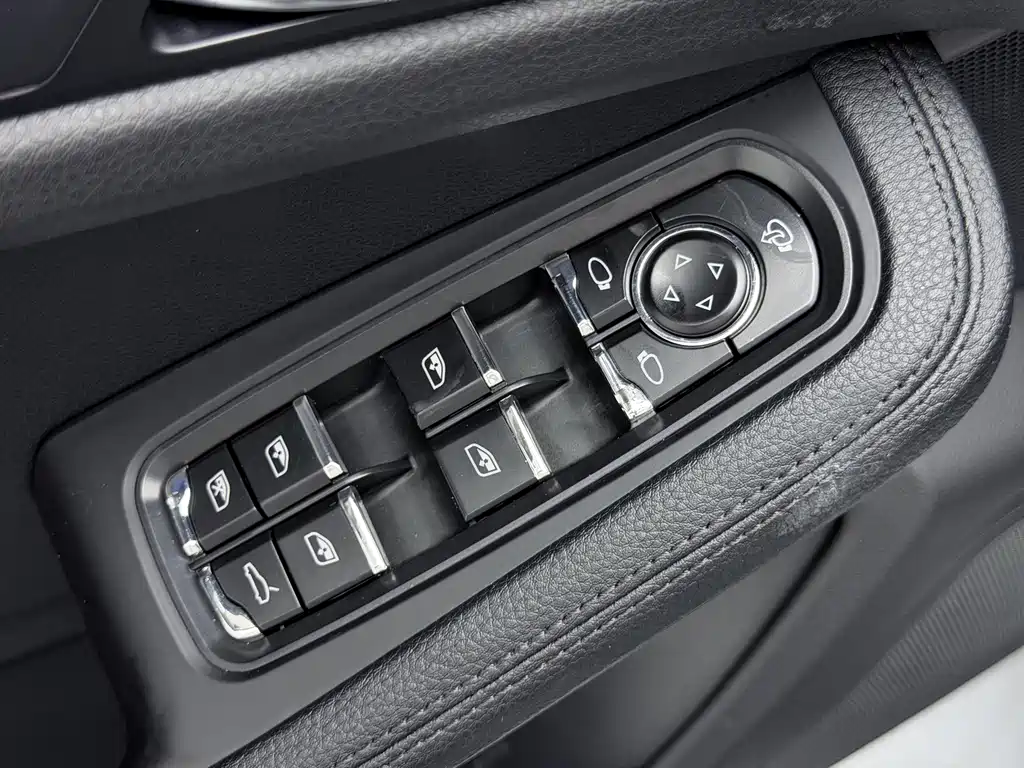 Porsche Macan — миниатюра 29