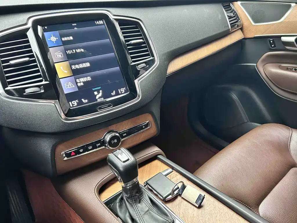 Volvo XC90 — миниатюра 17