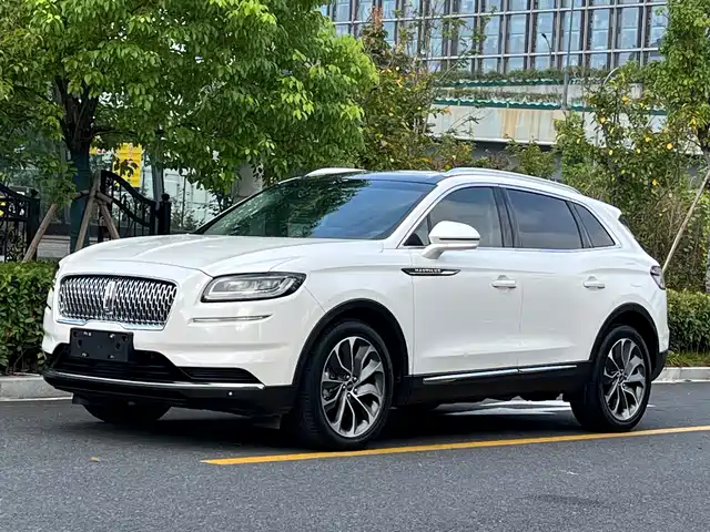 LINCOLN NAVIGATOR 2021
