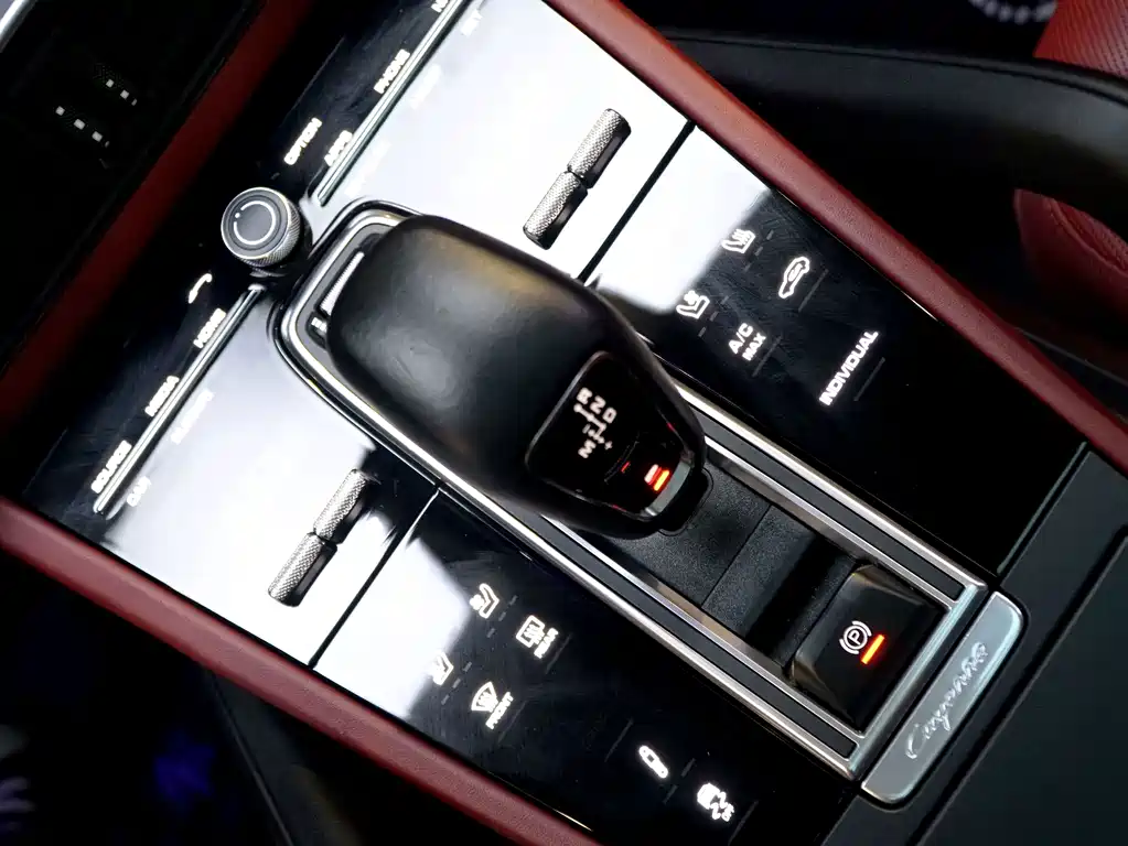 Porsche Cayenne Hybrid — миниатюра 21
