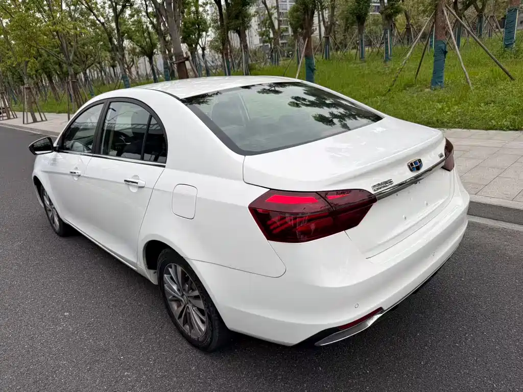 Geely Emgrand — миниатюра 4