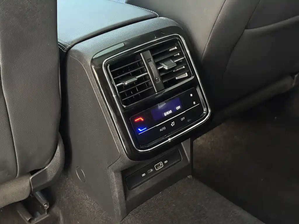 Volkswagen Passat 2023 330TSI Luxury