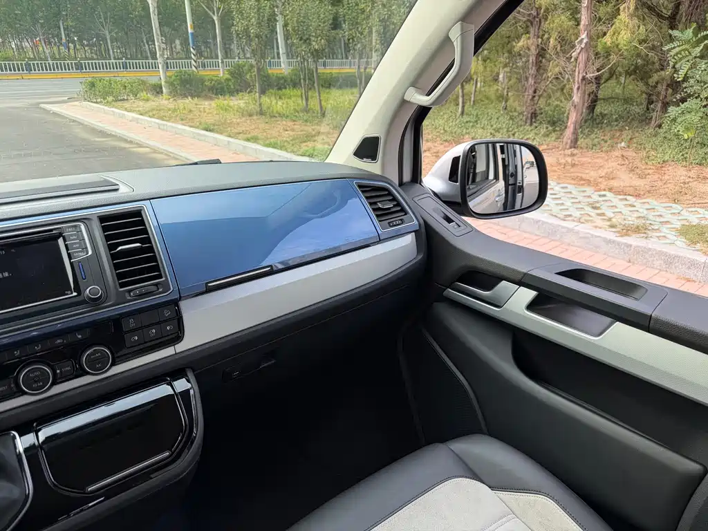 Volkswagen Multivan — миниатюра 12