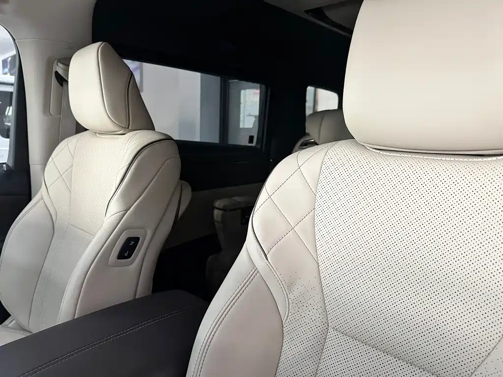 Toyota Vellfire — миниатюра 8