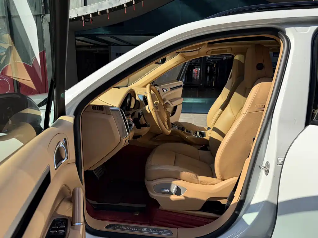 Porsche Cayenne — миниатюра 8