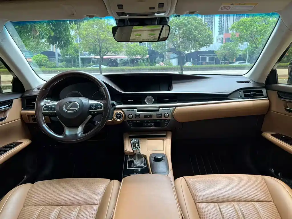 Lexus ES 2015 300h Comfort