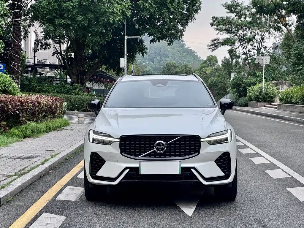 Volvo XC60 2023 T8 Sport