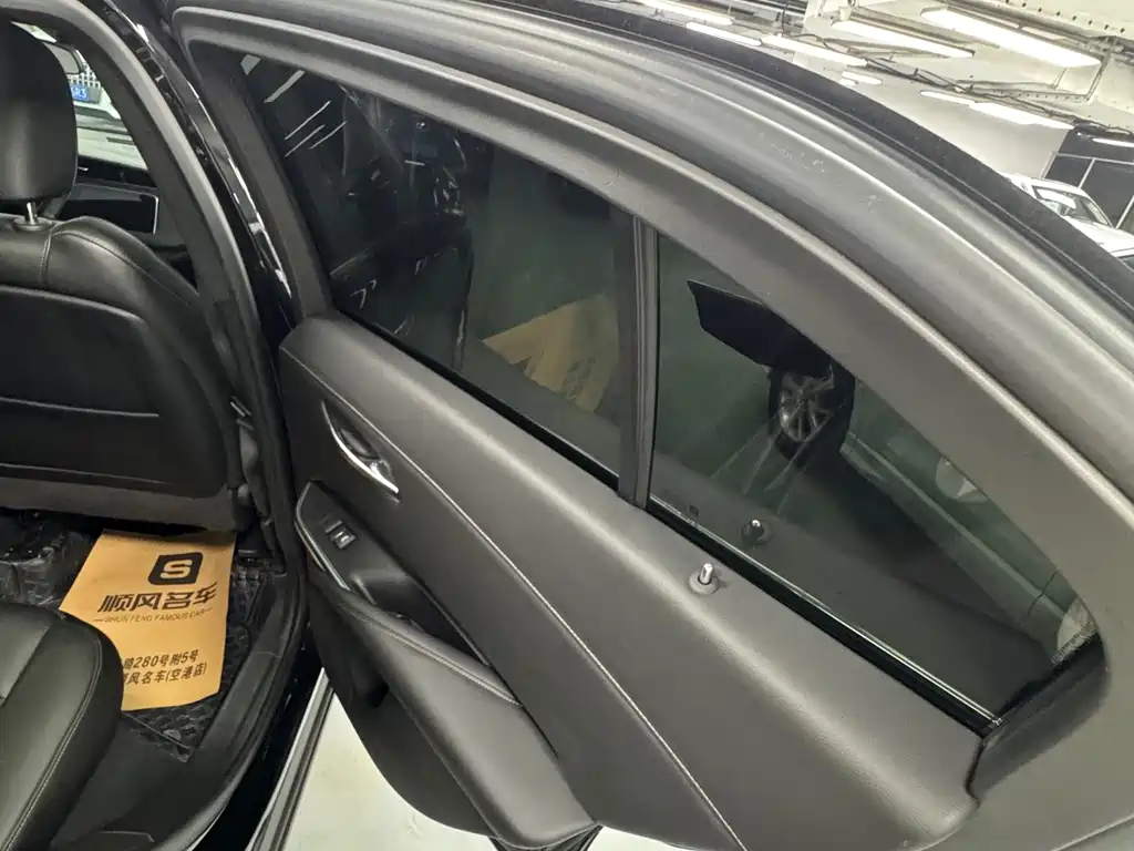Cadillac XT4 — миниатюра 10