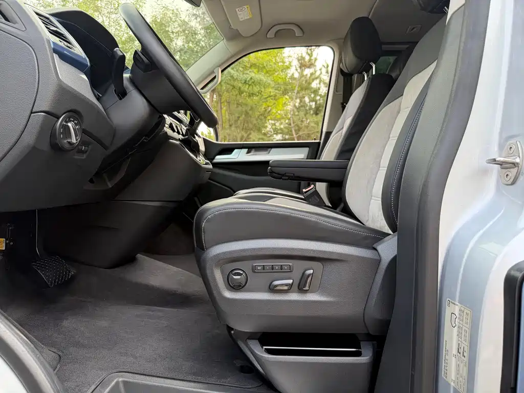 Volkswagen Multivan — миниатюра 8