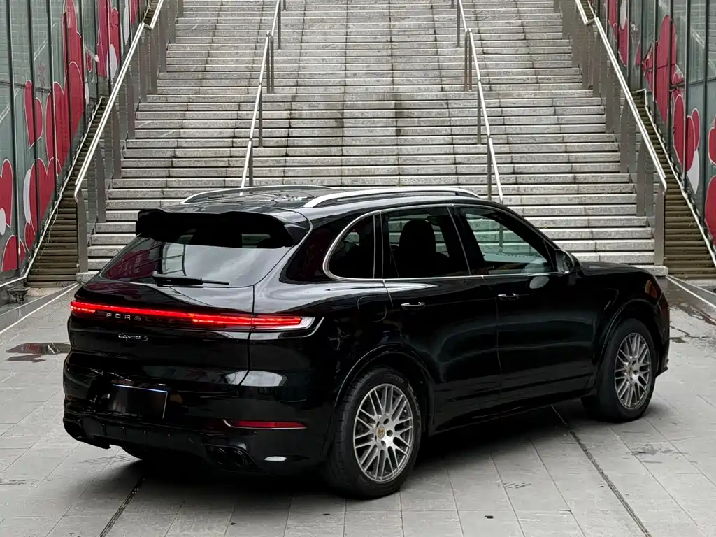 Porsche Cayenne — миниатюра 4