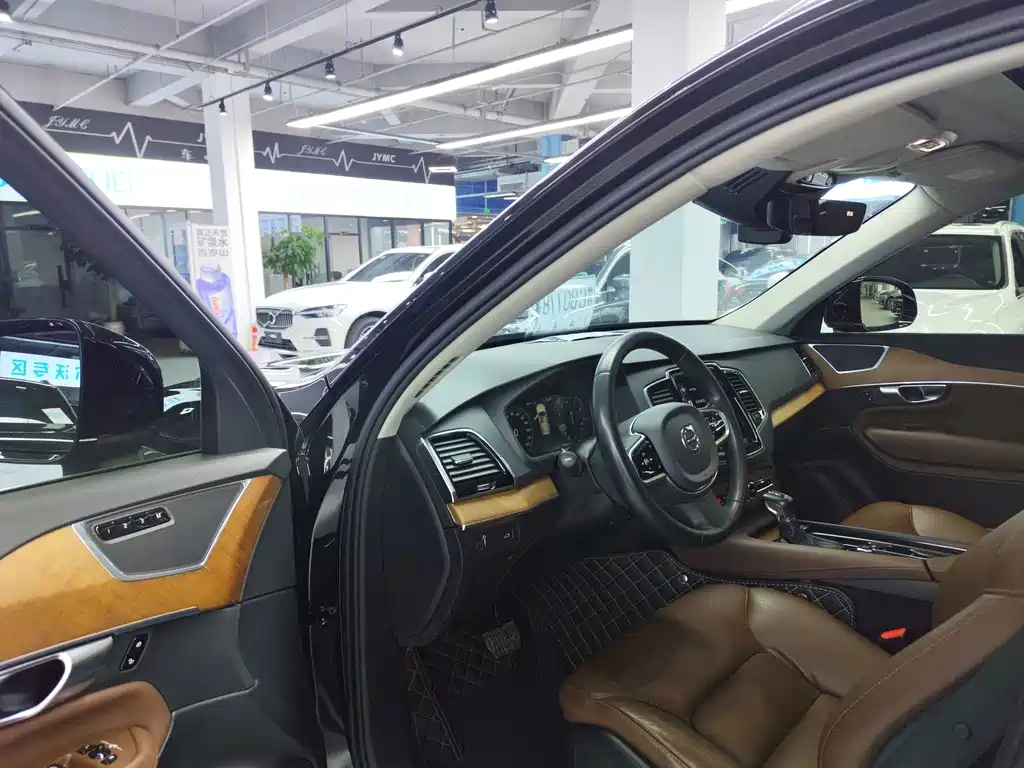 Volvo XC90 — миниатюра 4