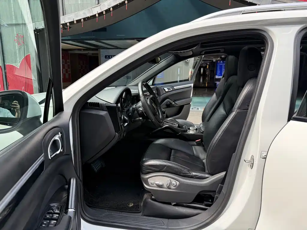 Porsche Cayenne — миниатюра 8