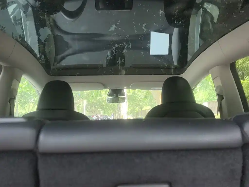 Tesla Model Y — миниатюра 9