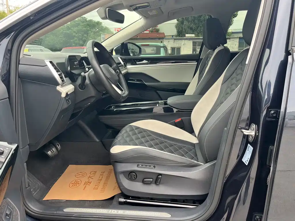 VOLKSWAGEN ID.6 CROZZ