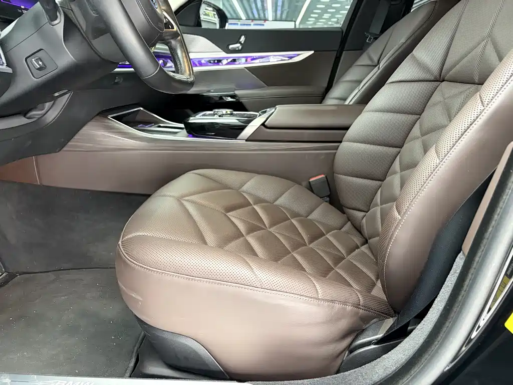 BMW i7 — миниатюра 9