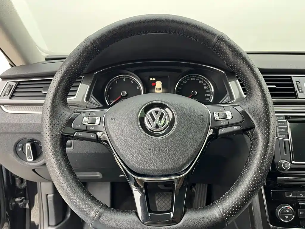 Volkswagen Passat — миниатюра 12