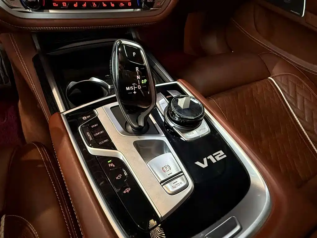 BMW 7 Series — миниатюра 21