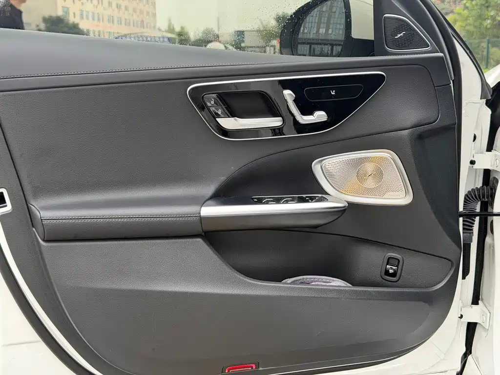 Mercedes-Benz C-Class — миниатюра 6